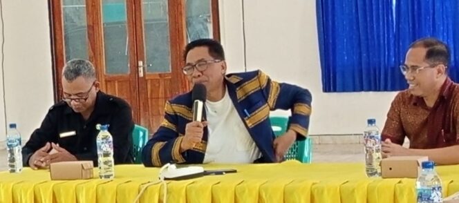 
					Kepala Dinas Koperasi dan UMKM Provinsi NTT, Dr. Lery Rupidara saat membuka kegiatan UKK di Kopdit Sta Maria Assumpta Kupang 