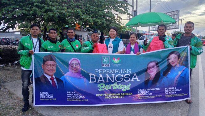 
					DPP dan DPW Perempuan Bangsa Bagi Sembako dan Takjil di Kota Kupang 