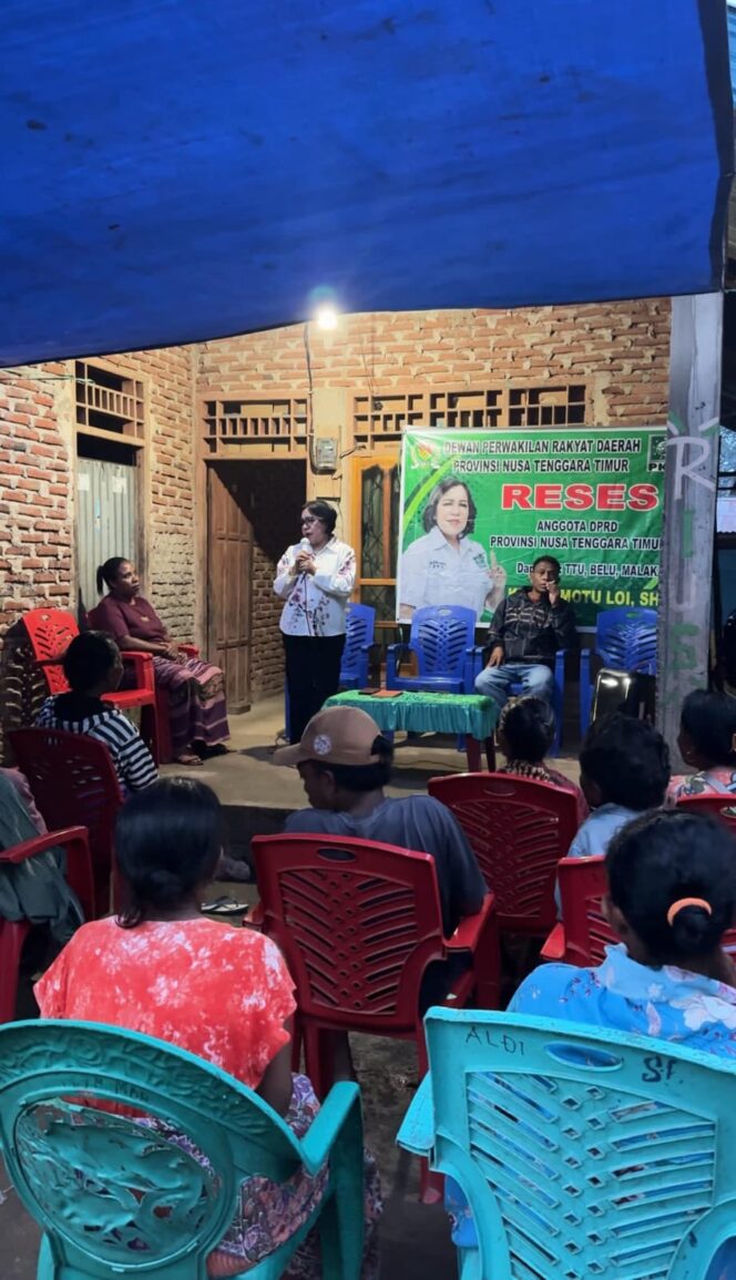 
					Anggota DPRD NTT, Klara Motu Loi saat reses di Desa Kewar, Kecamatan Lamaknen, Kabupaten Belu 