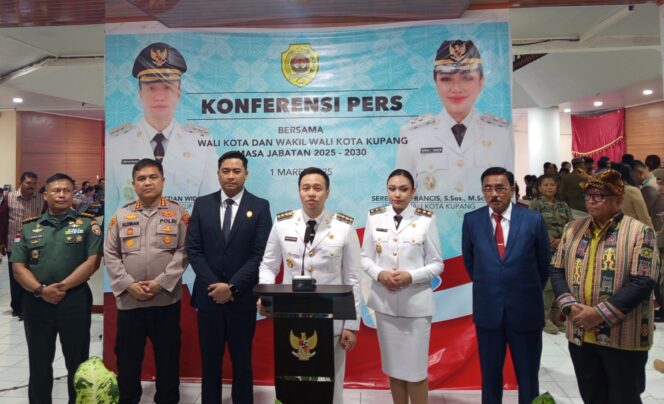 
					Hari Pertama Kerja Walikota Kupang dan Wakil Walikota Kupang 