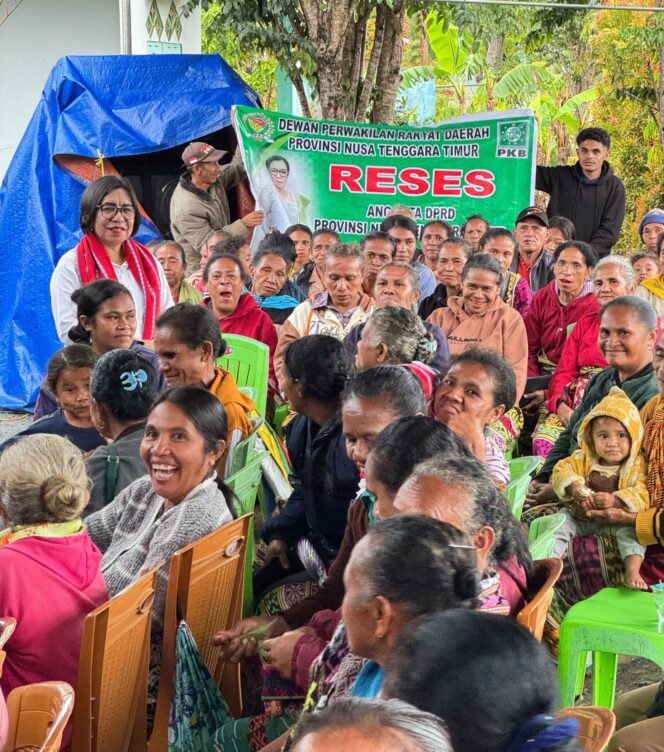 
					Reses Anggota DPRD NTT, Klara Motu Loi di Desa Eban, TTU