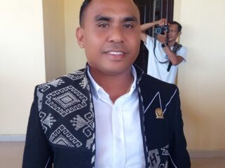Anggota DPRD NTT, Simson Polin 