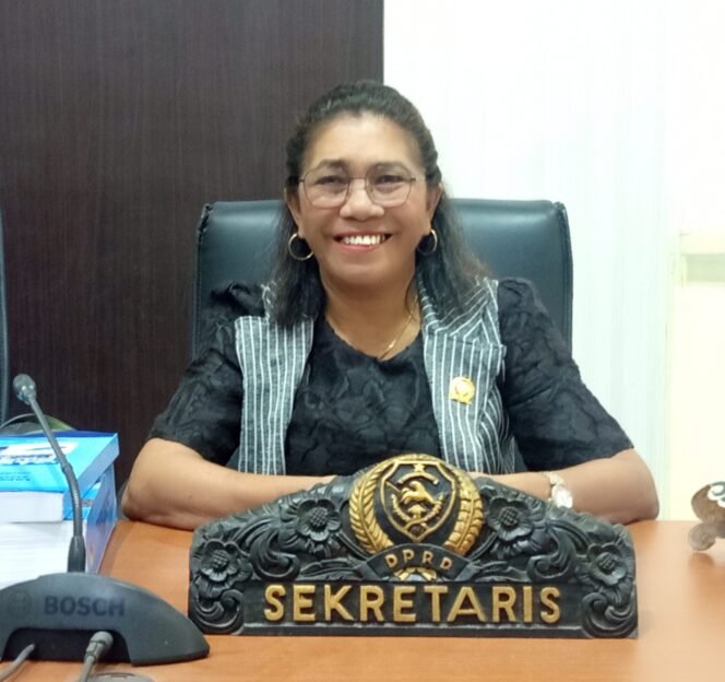 
					Sekretaris Komisi IV DPRD NTT, Ana Waha Kolin 