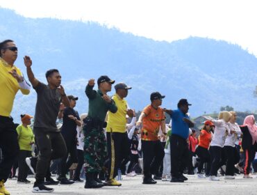 Satgas Yonif 743/PSY Olahraga Bersama Forkompinda Kabupaten Puncak Jaya. Foto: Istimewa 