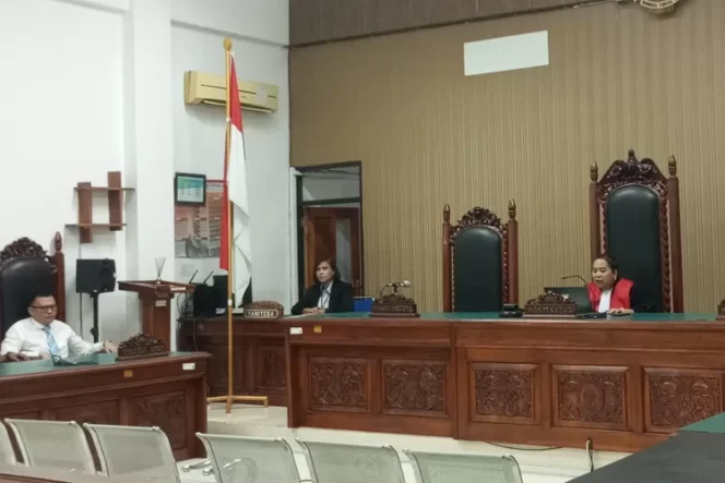 
					Suasana sidang praperadilan Pemohon Praperdilan Fauzi Djawas didampingi Kuasa hukum Fransisco Bessi