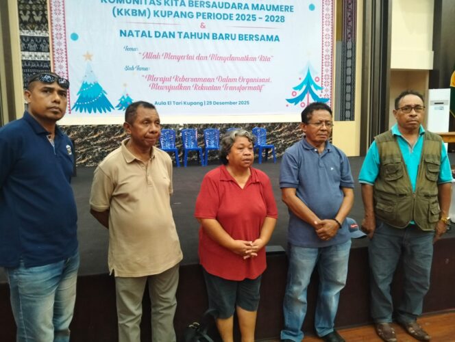 
					Dewan Penasehat dan Panitia Pelantikan Pengurus KKBM Kupang.