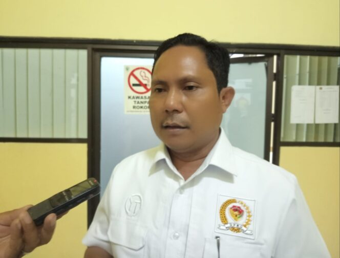 
					Wakil Ketua Komisi II DPRD NTT, Yunus Takandewa 