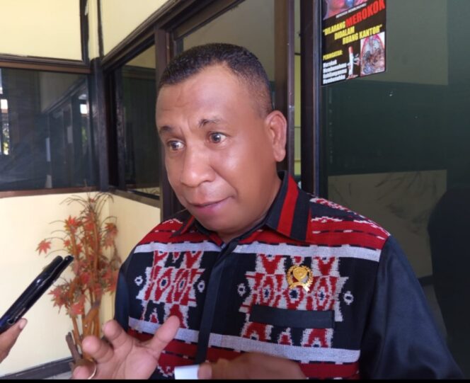 
					Ketua Komisi IV DPRD NTT, Patris Lali Wolo 