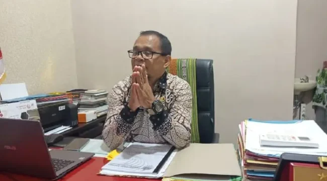 Kepala Sekolah SMA Negeri 3 Kupang, Ishak Daniel Balbesi. Foto: Istimewa 