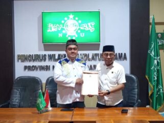 Ketua dan Sekretaris PW IKA PMII NTT, Dahrul Ikhwanul Umar, S.Pdi dan Kaharudin, S.Pd. 