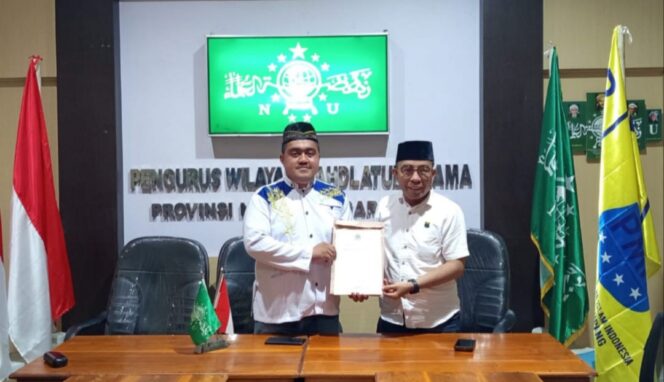 
					Ketua dan Sekretaris PW IKA PMII NTT, Dahrul Ikhwanul Umar, S.Pdi dan Kaharudin, S.Pd. 
