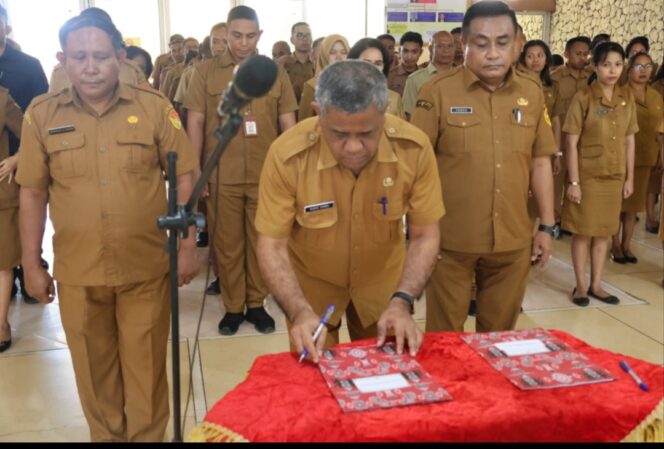 
					Penandatanganan Perjanjian Kinerja (PK) dan Pakta Integritas Tahun 2026 oleh ASN Sekretariat DPRD NTT 