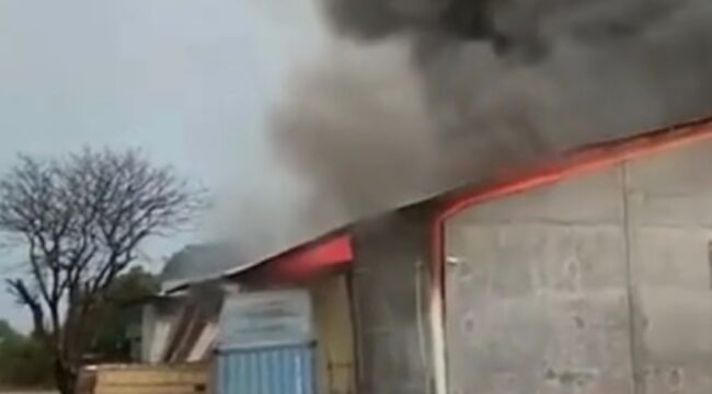 Gudang Terbakar. Foto: Istimewa 
