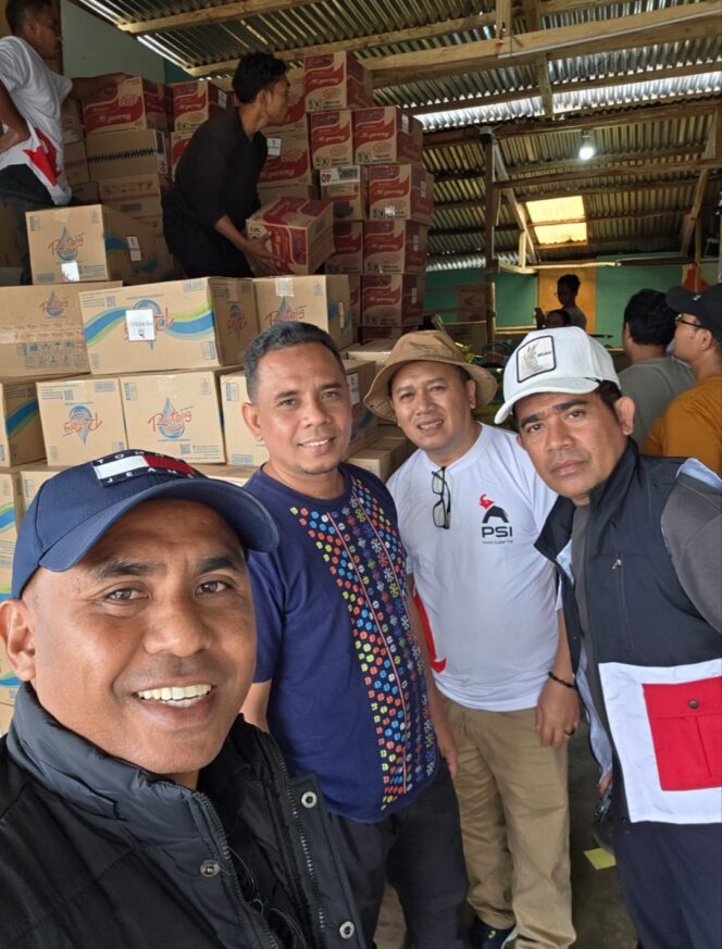 
					Pengurus DPW PSI NTT dan Anggota DPRD NTT Fraksi PSI menyalurkan bantuan bagi korban terdampak Gempa Flores