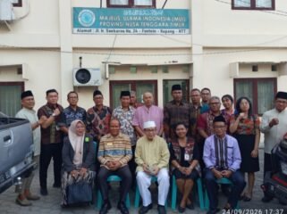 Pengurus MUI NTT bersama Kepala Dinas Ketenagakerjaan dan Transmigrasi NTT
