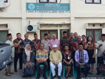 Pengurus MUI NTT bersama Kepala Dinas Ketenagakerjaan dan Transmigrasi NTT