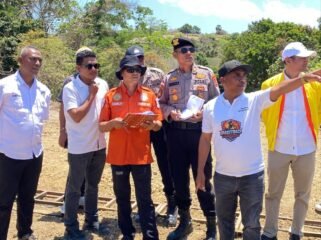 Persiapan lahan sirkuit Kejurdan Grasstrack Piala Bupati Rote Ndao 