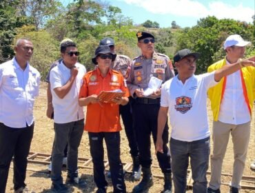 Persiapan lahan sirkuit Kejurdan Grasstrack Piala Bupati Rote Ndao 