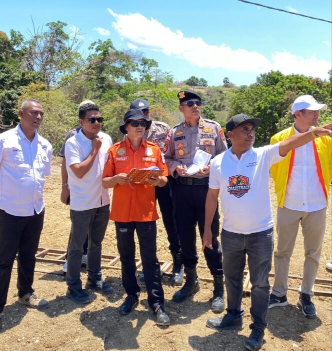 
					Persiapan lahan sirkuit Kejurdan Grasstrack Piala Bupati Rote Ndao 